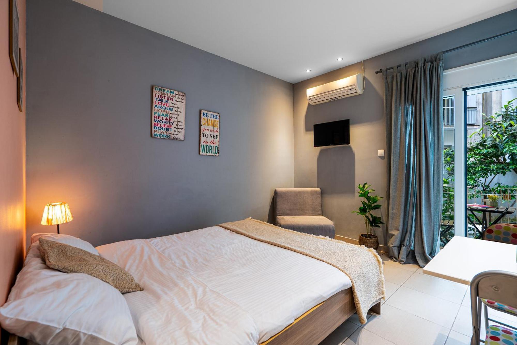 Ideally Located Apartment In Central Athen Eksteriør bilde